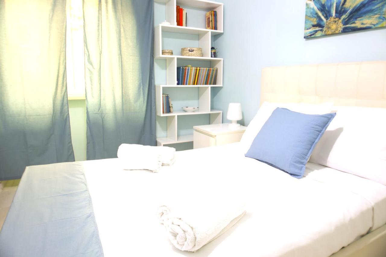 Апартаменти Hostly - Vittoria House - Near The Center With Private Parking Неаполь Екстер'єр фото