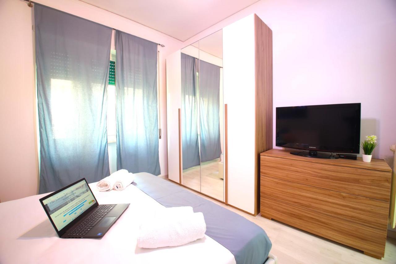 Апартаменти Hostly - Vittoria House - Near The Center With Private Parking Неаполь Екстер'єр фото