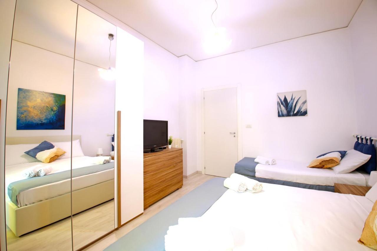 Апартаменти Hostly - Vittoria House - Near The Center With Private Parking Неаполь Екстер'єр фото