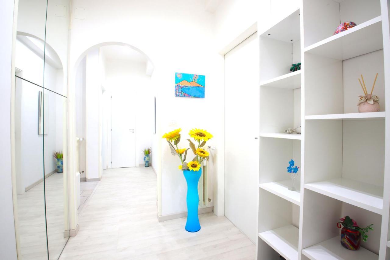Апартаменти Hostly - Vittoria House - Near The Center With Private Parking Неаполь Екстер'єр фото