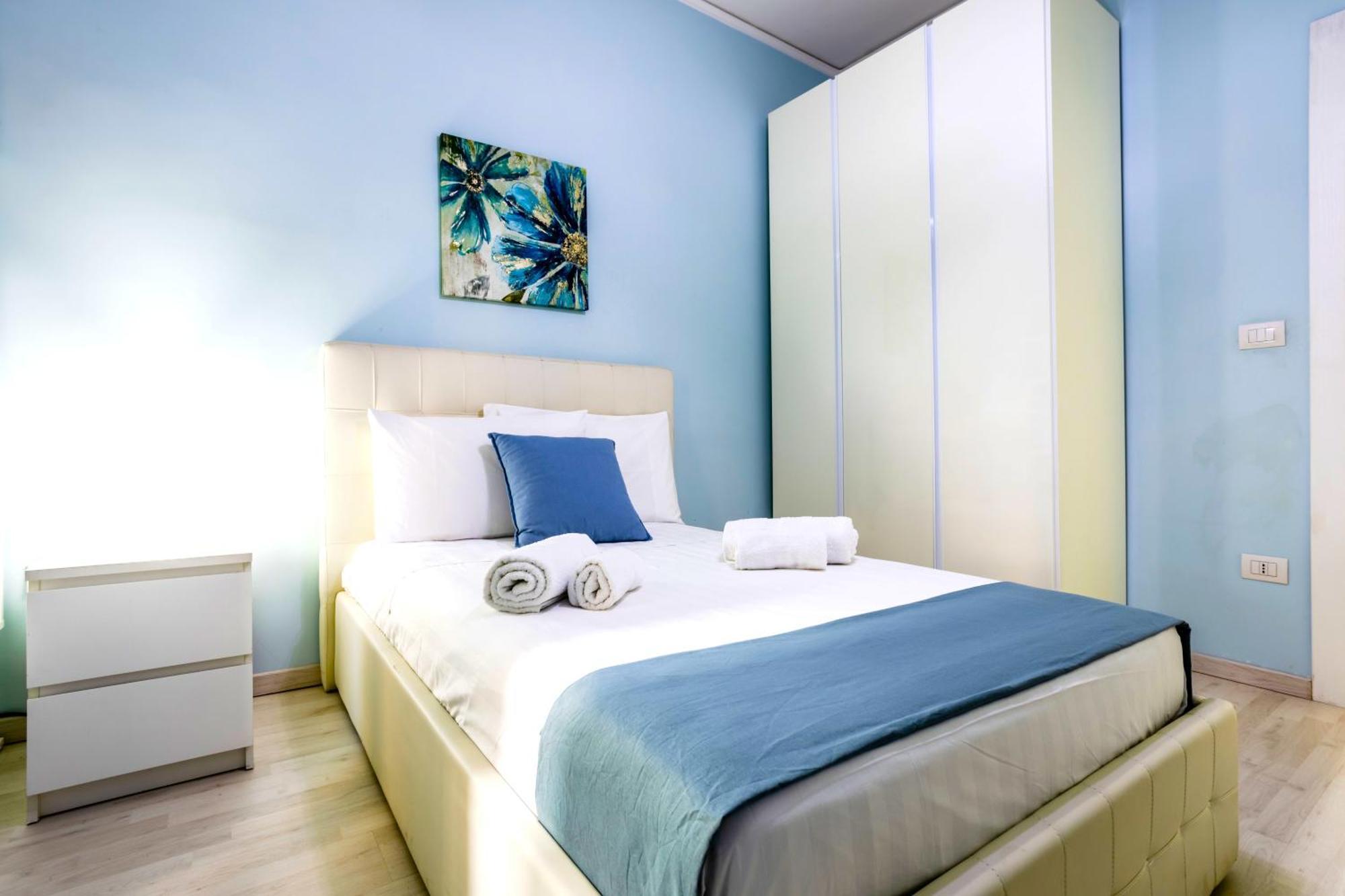 Апартаменти Hostly - Vittoria House - Near The Center With Private Parking Неаполь Екстер'єр фото
