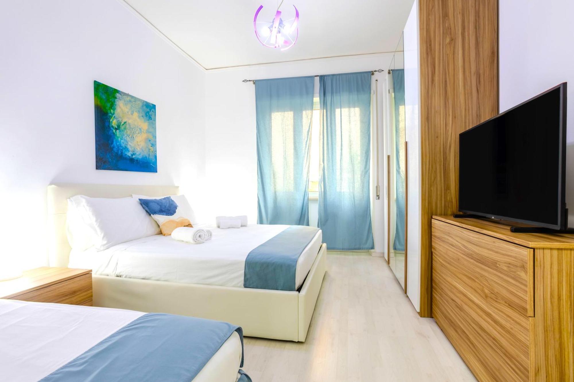 Апартаменти Hostly - Vittoria House - Near The Center With Private Parking Неаполь Екстер'єр фото