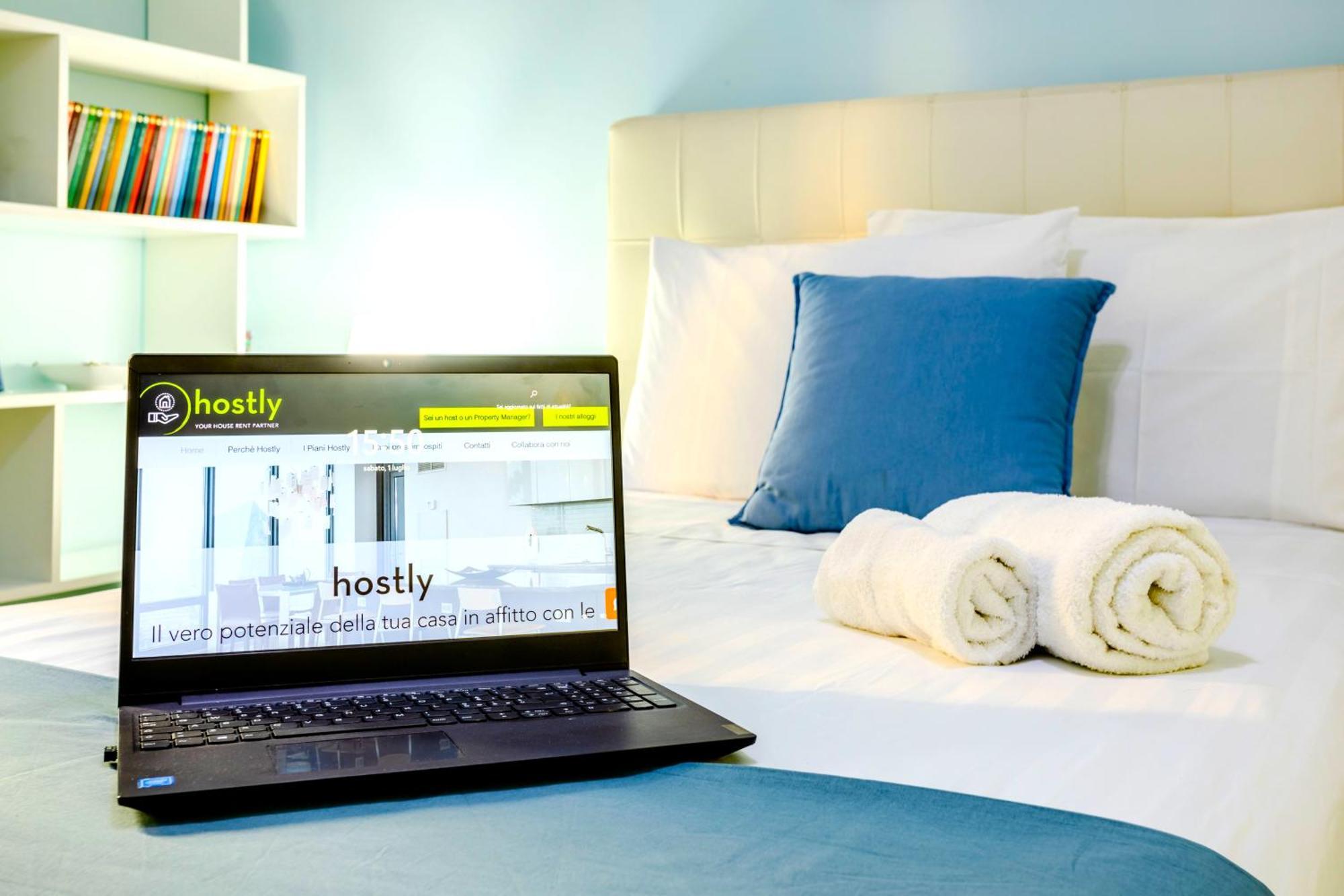 Апартаменти Hostly - Vittoria House - Near The Center With Private Parking Неаполь Екстер'єр фото