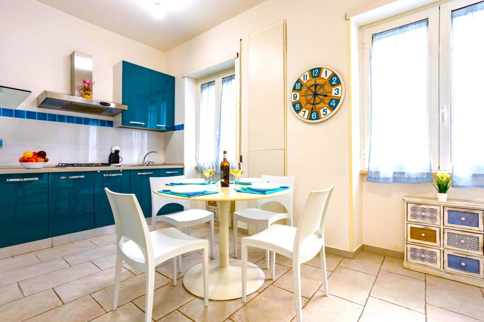 Апартаменти Hostly - Vittoria House - Near The Center With Private Parking Неаполь Екстер'єр фото